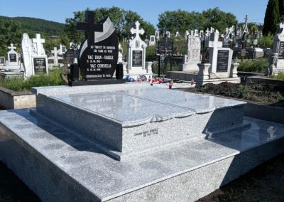 Monumente Funerare Cuj