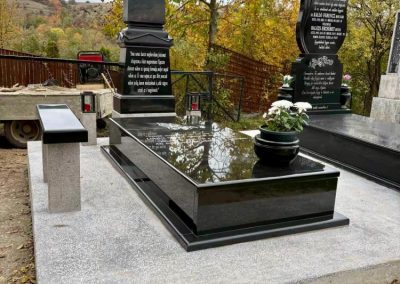 Monumente Funerare Cuj