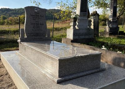 Monumente Funerare Cuj