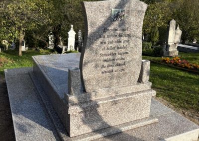 Monumente Funerare Cuj