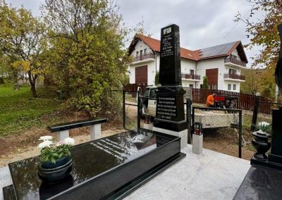 Monumente Funerare Cuj