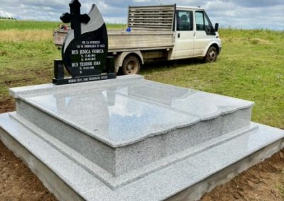 Monumente Funerare Cuj