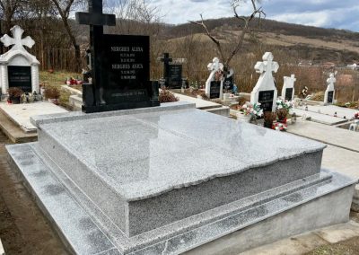 Monumente Funerare Cuj