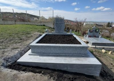 Monumente Funerare Cuj